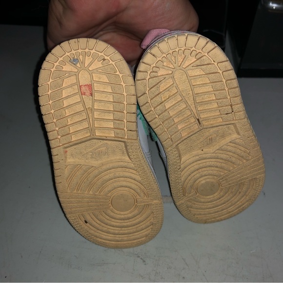 USED 6C Nike Shoes (DD1668-100) - Picture 6 of 8